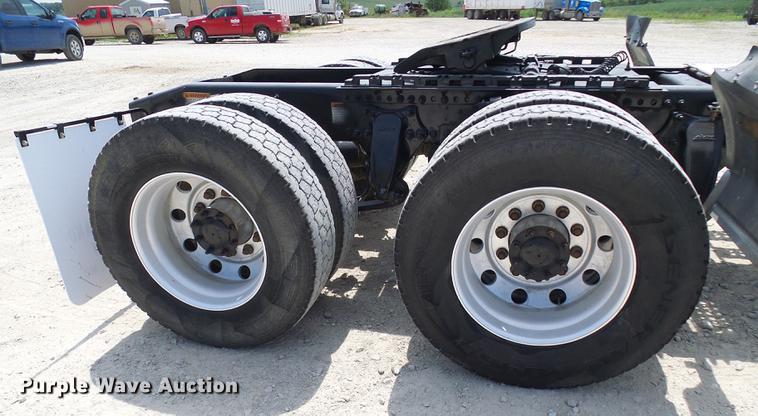 image for item DE5159 2007 Freightliner Columbia 120 semi truck