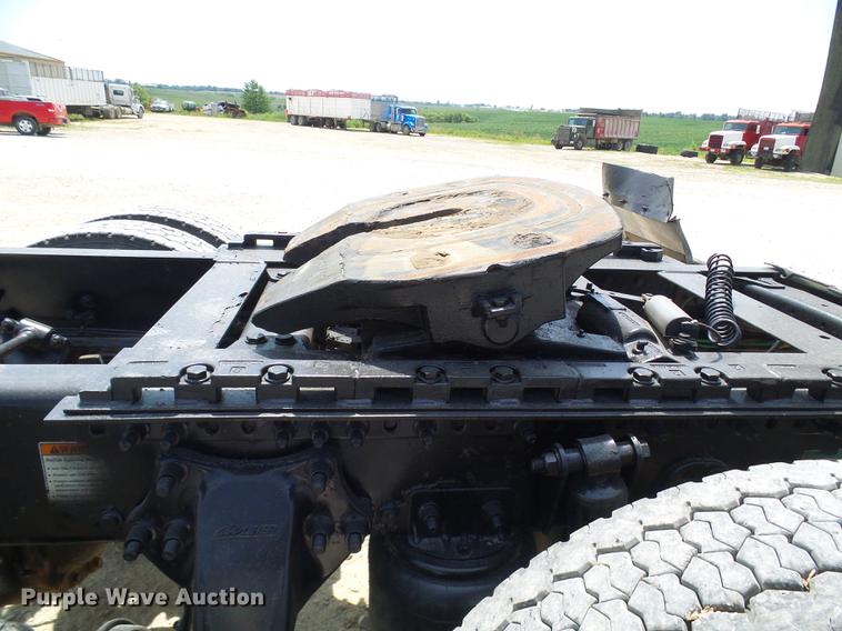 image for item DE5159 2007 Freightliner Columbia 120 semi truck