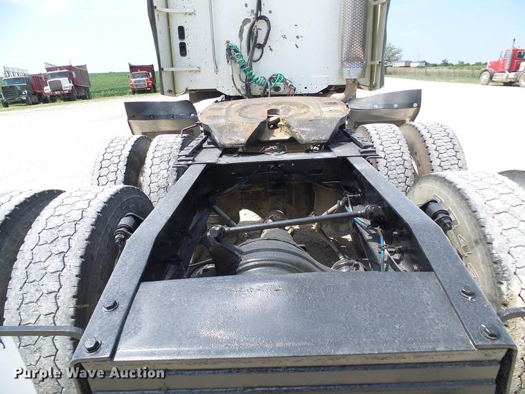 image for item DE5159 2007 Freightliner Columbia 120 semi truck