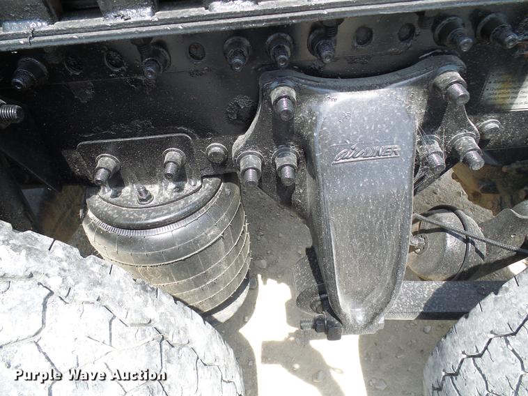 image for item DE5159 2007 Freightliner Columbia 120 semi truck