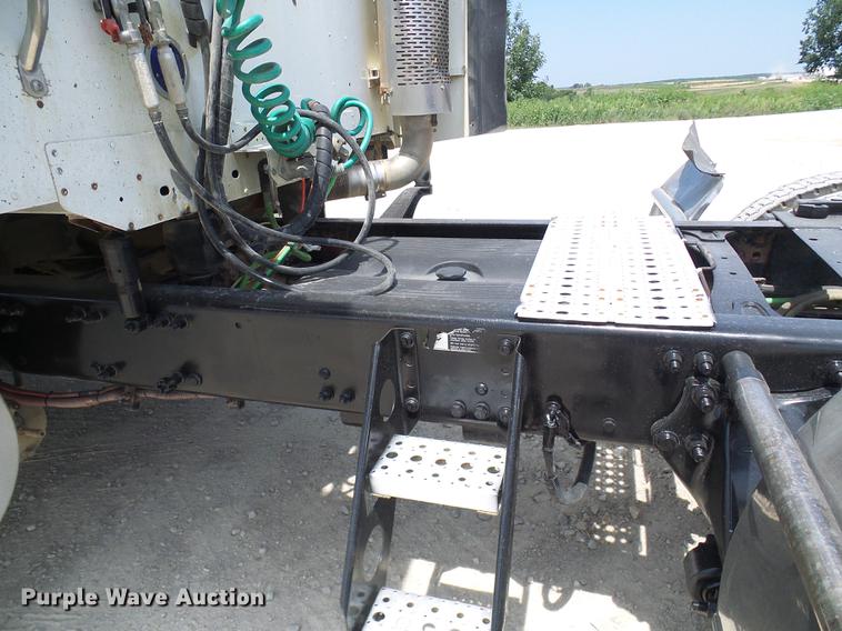 image for item DE5159 2007 Freightliner Columbia 120 semi truck