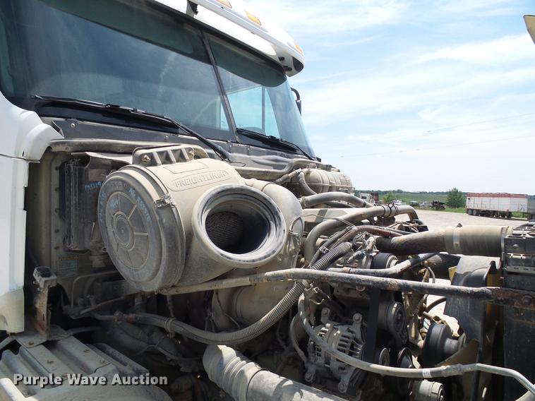 image for item DE5159 2007 Freightliner Columbia 120 semi truck
