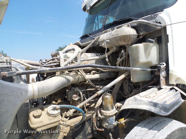 image for item DE5159 2007 Freightliner Columbia 120 semi truck