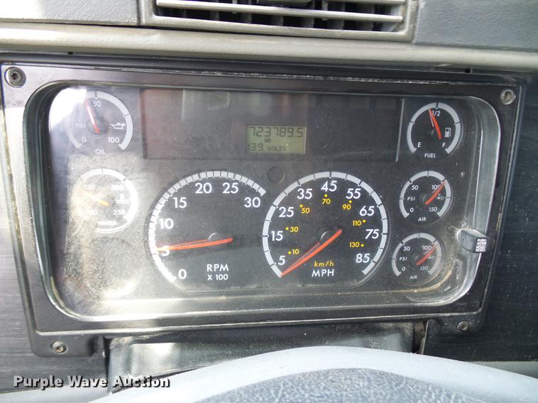 image for item DE5159 2007 Freightliner Columbia 120 semi truck