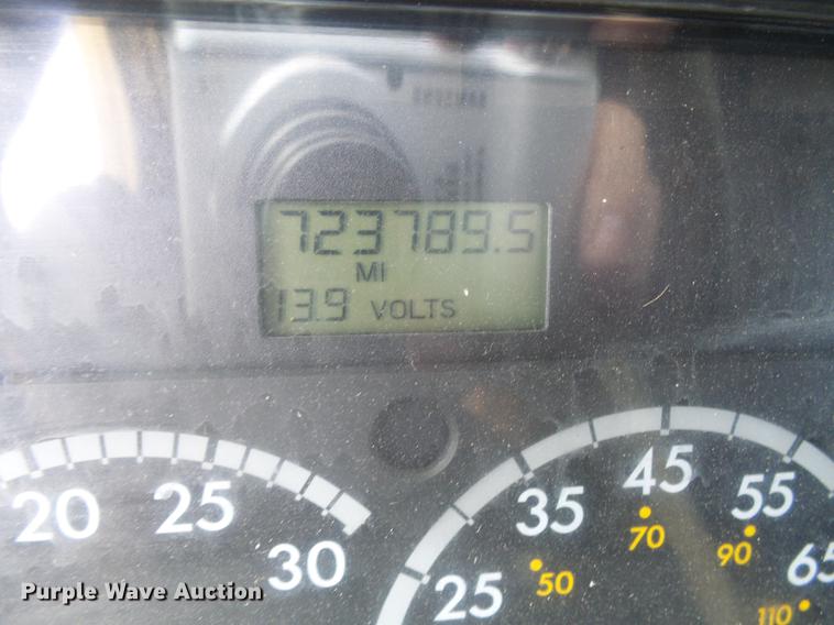 image for item DE5159 2007 Freightliner Columbia 120 semi truck