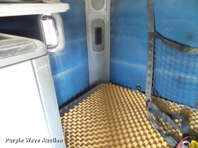 image for item DE5159 2007 Freightliner Columbia 120 semi truck