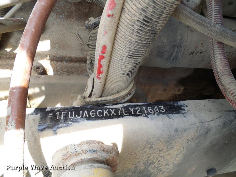 image for item DE5159 2007 Freightliner Columbia 120 semi truck