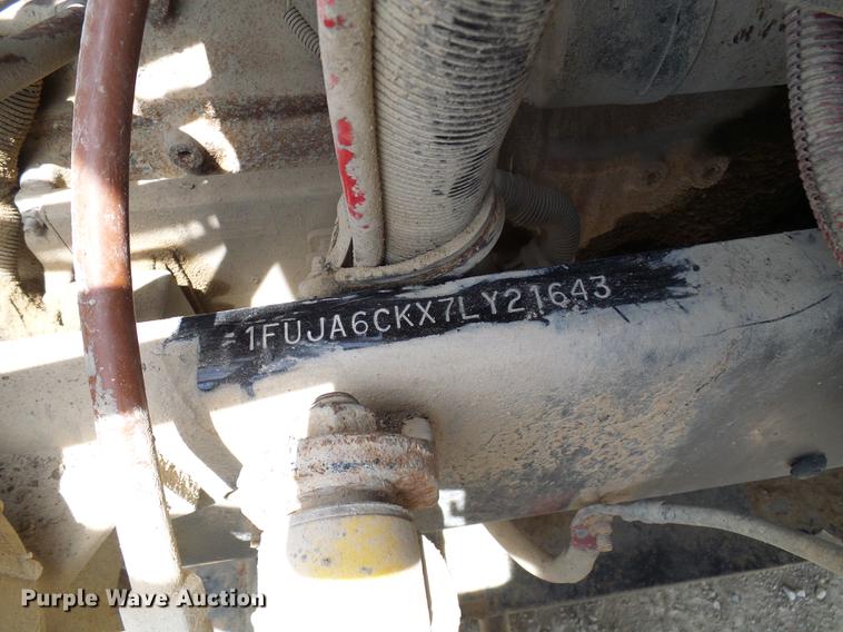 image for item DE5159 2007 Freightliner Columbia 120 semi truck