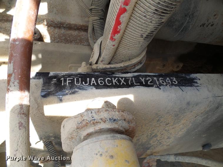 image for item DE5159 2007 Freightliner Columbia 120 semi truck