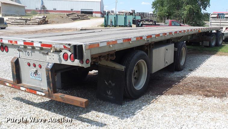 image for item DE5160 2002 Wilson CF900 flatbed trailer