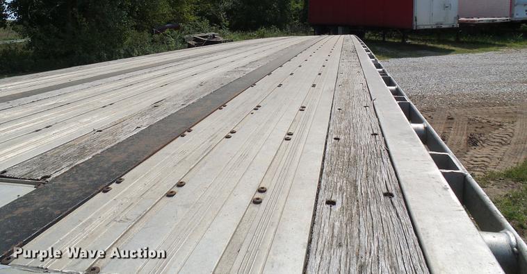 image for item DE5160 2002 Wilson CF900 flatbed trailer