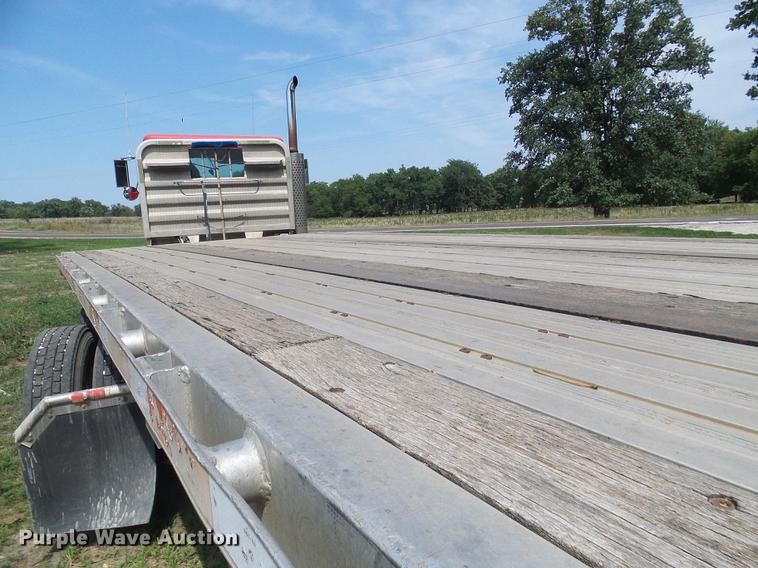 image for item DE5160 2002 Wilson CF900 flatbed trailer