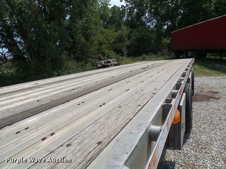 image for item DE5160 2002 Wilson CF900 flatbed trailer