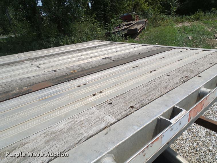 image for item DE5160 2002 Wilson CF900 flatbed trailer