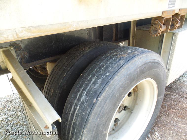 image for item DE5160 2002 Wilson CF900 flatbed trailer