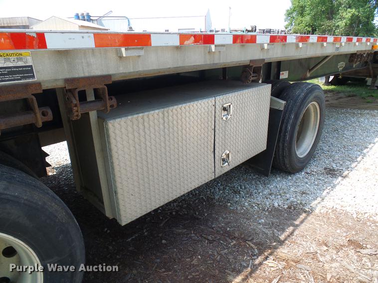 image for item DE5160 2002 Wilson CF900 flatbed trailer