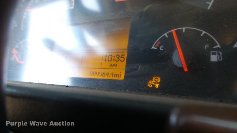 image for item DE7237 2005 Volvo VN semi truck