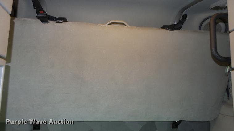 image for item DE7237 2005 Volvo VN semi truck