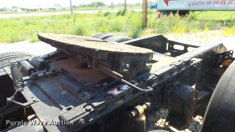 image for item DE7237 2005 Volvo VN semi truck