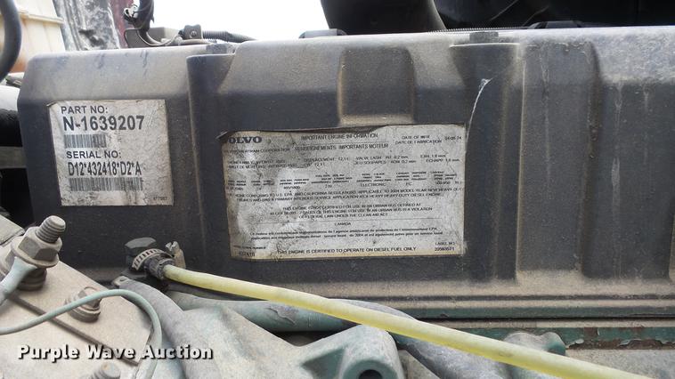 image for item DE7237 2005 Volvo VN semi truck