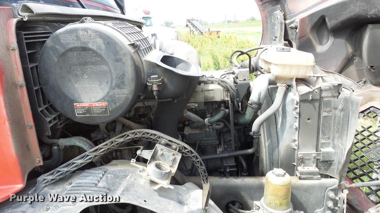 image for item DE7237 2005 Volvo VN semi truck