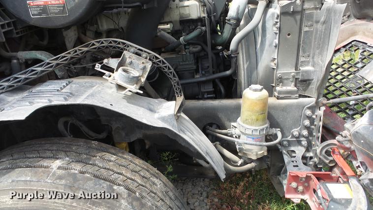 image for item DE7237 2005 Volvo VN semi truck