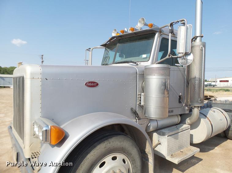 image for item EN9615 2006 Peterbilt 379 semi truck