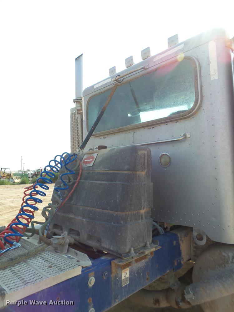 image for item EN9615 2006 Peterbilt 379 semi truck