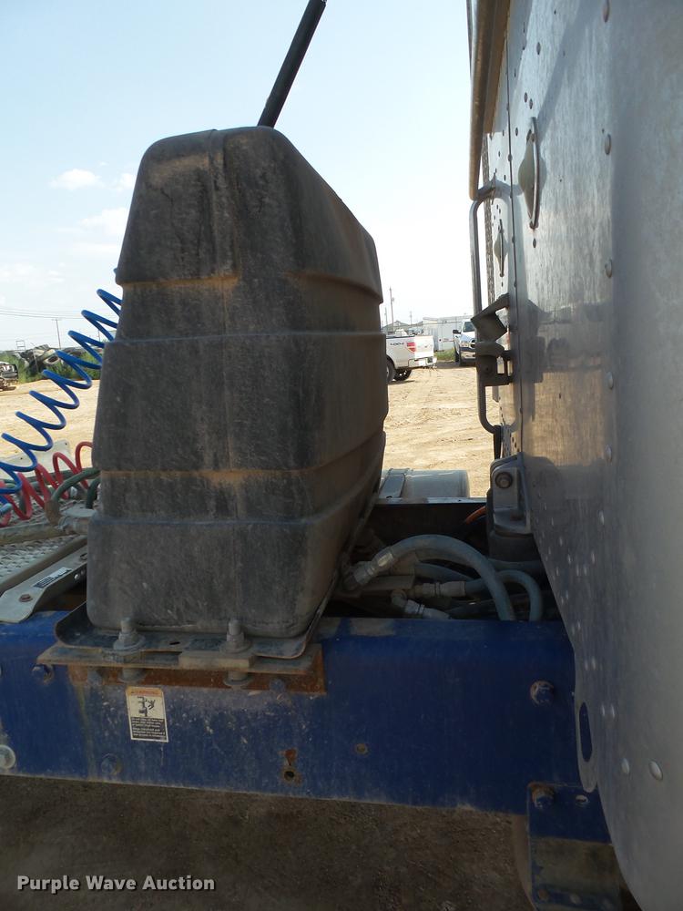 image for item EN9615 2006 Peterbilt 379 semi truck