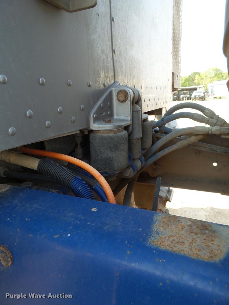 image for item EN9615 2006 Peterbilt 379 semi truck