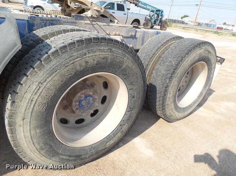 image for item EN9615 2006 Peterbilt 379 semi truck