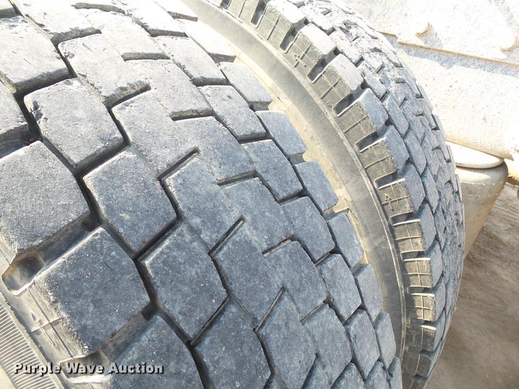 image for item EN9615 2006 Peterbilt 379 semi truck