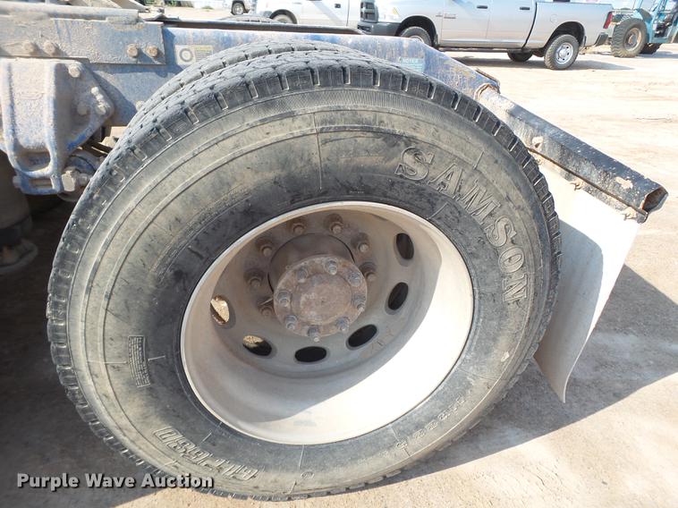 image for item EN9615 2006 Peterbilt 379 semi truck