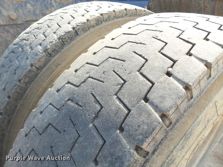 image for item EN9615 2006 Peterbilt 379 semi truck