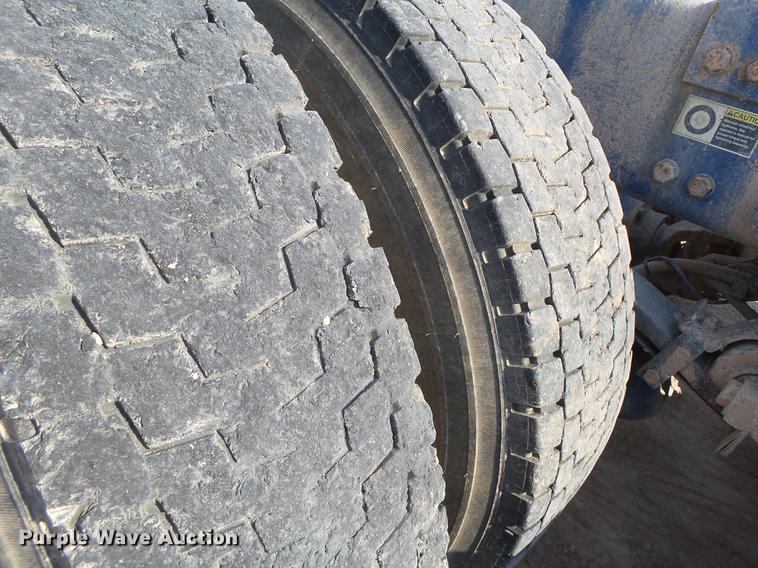 image for item EN9615 2006 Peterbilt 379 semi truck