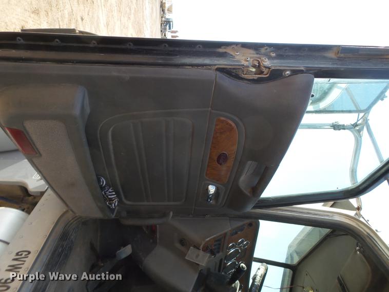 image for item EN9615 2006 Peterbilt 379 semi truck