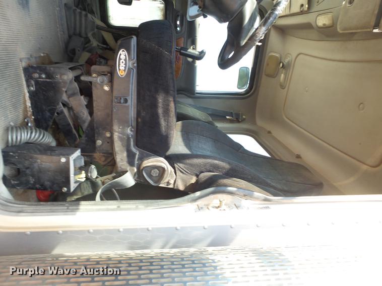 image for item EN9615 2006 Peterbilt 379 semi truck