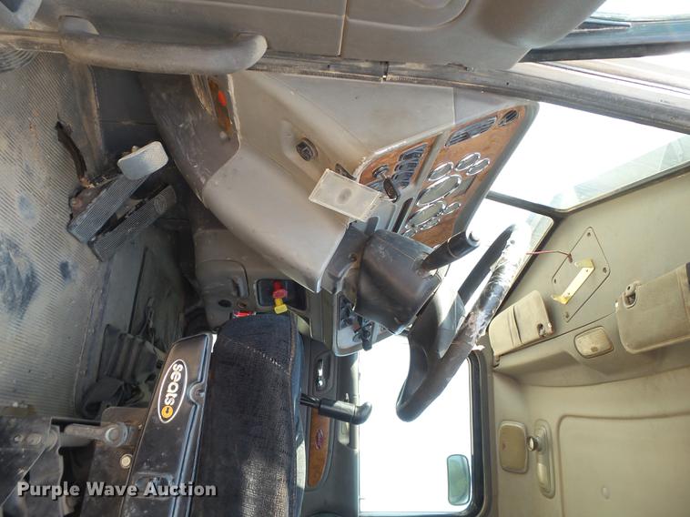 image for item EN9615 2006 Peterbilt 379 semi truck