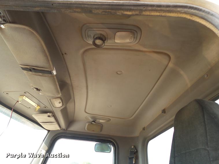 image for item EN9615 2006 Peterbilt 379 semi truck