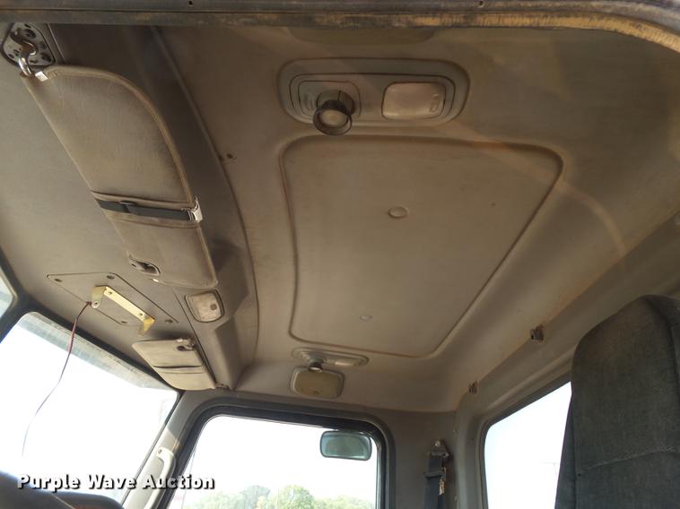 image for item EN9615 2006 Peterbilt 379 semi truck