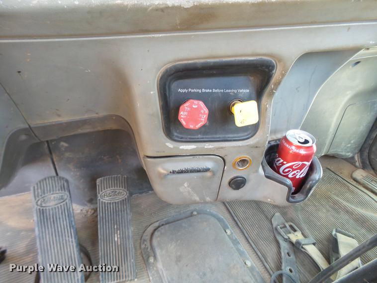 image for item EN9615 2006 Peterbilt 379 semi truck