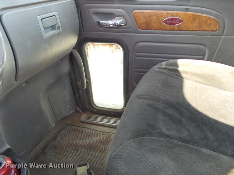 image for item EN9615 2006 Peterbilt 379 semi truck