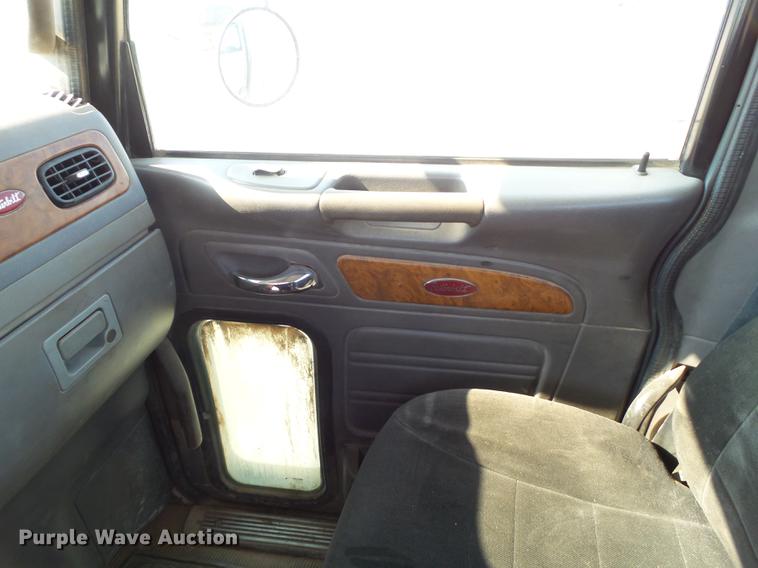 image for item EN9615 2006 Peterbilt 379 semi truck