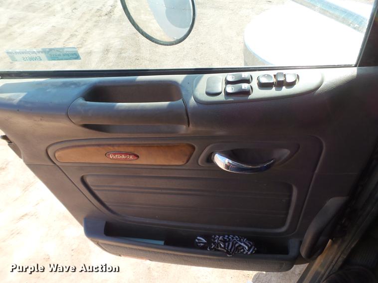 image for item EN9615 2006 Peterbilt 379 semi truck