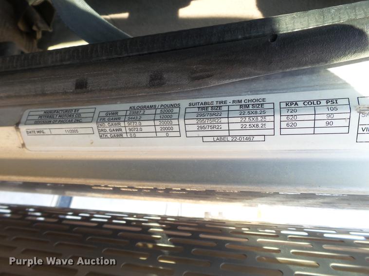 image for item EN9615 2006 Peterbilt 379 semi truck