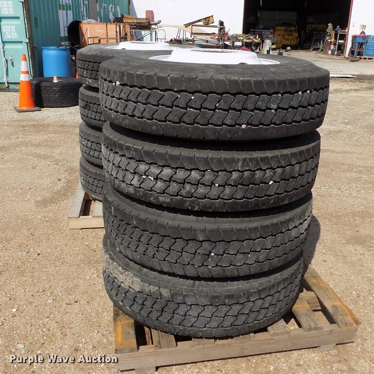 image for item ER9000 (8) Kelly Armorsteel 295/75R22.5 tires