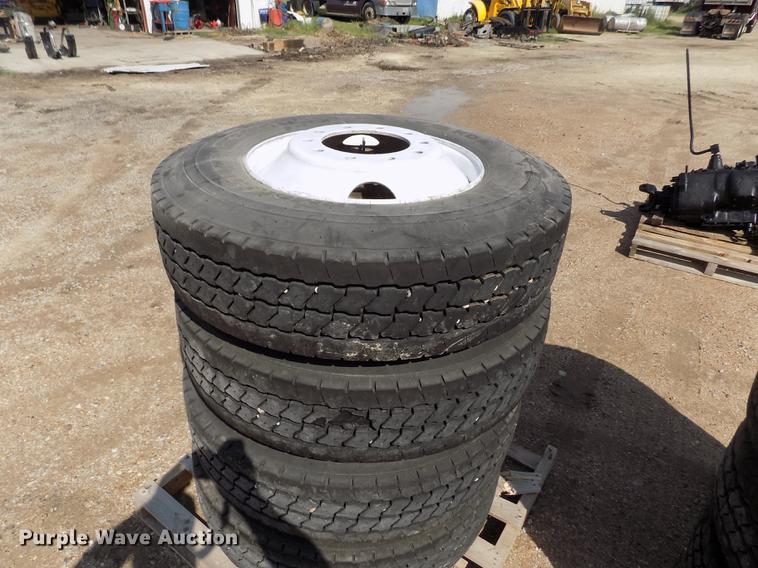 image for item ER9000 (8) Kelly Armorsteel 295/75R22.5 tires