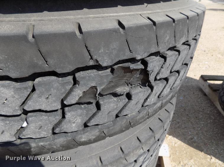 image for item ER9000 (8) Kelly Armorsteel 295/75R22.5 tires