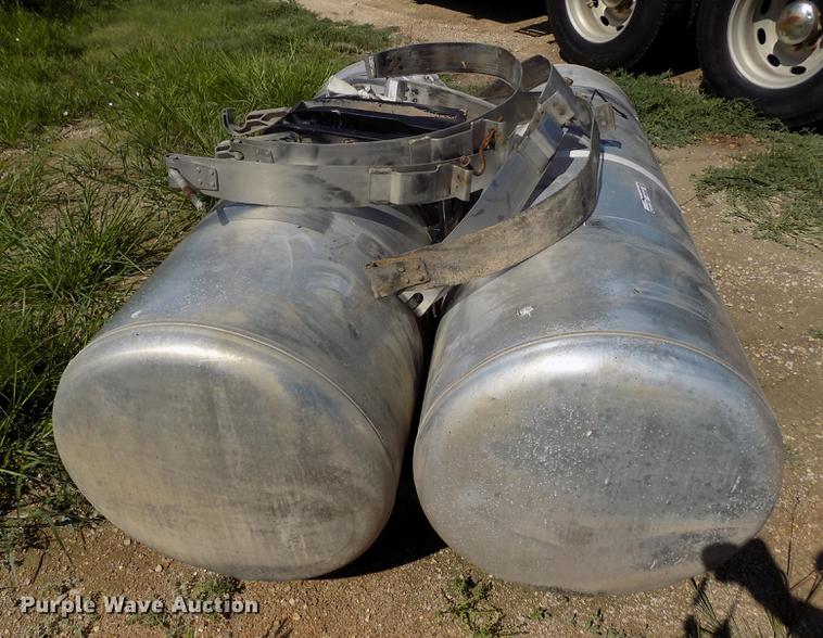 image for item ER9005 (2) aluminum fuel tanks
