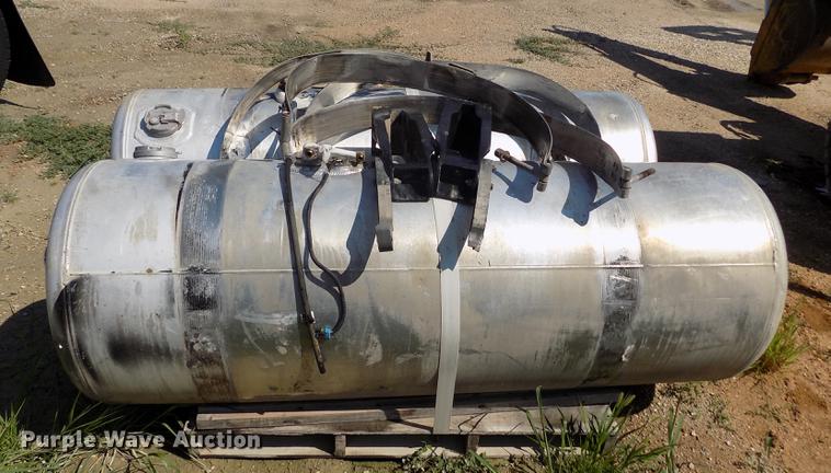 image for item ER9005 (2) aluminum fuel tanks